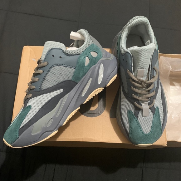 yeezy 700 dupe